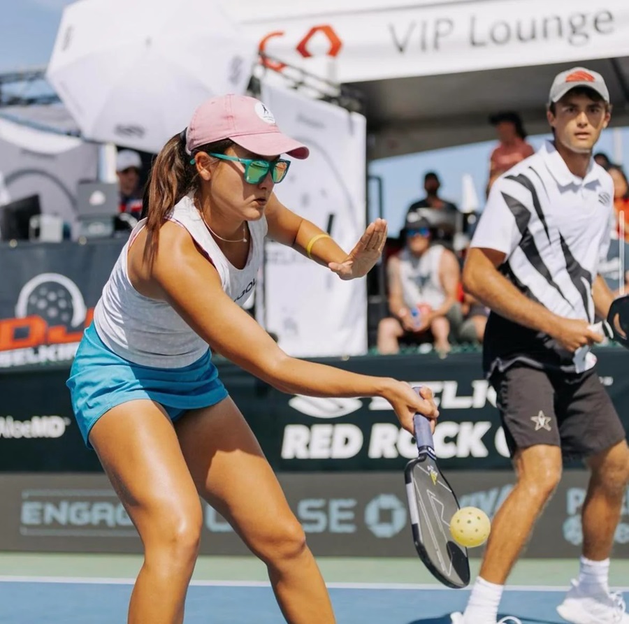 Anna Bright cùng với đồng đội James Ignatowich (PPA Tour)