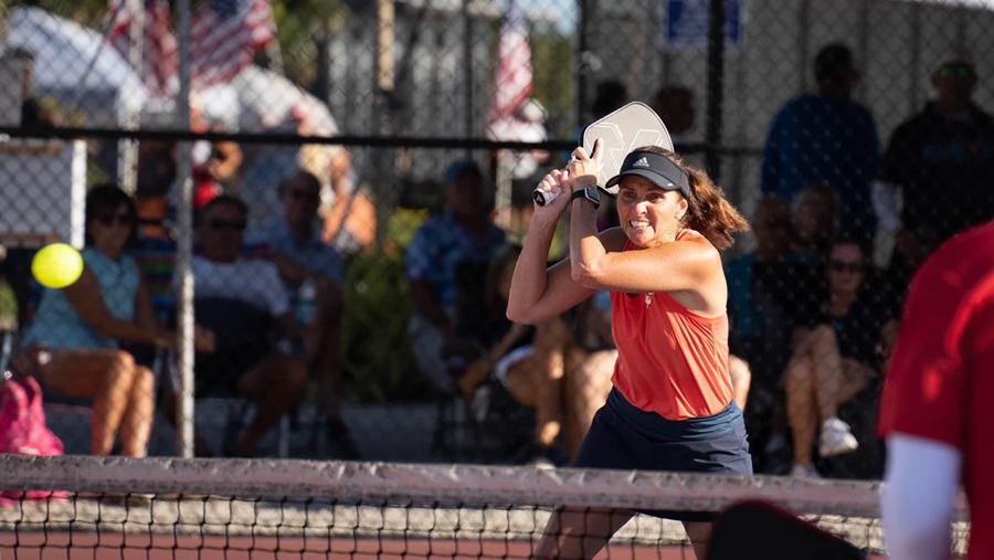 Chuyên gia kỳ cựu Angela Simon vẫn giữ phong độ quyết liệt ở khu vực bếp