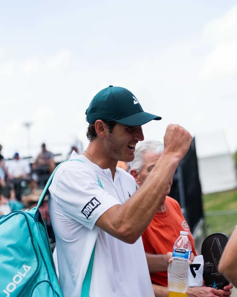 Eric Oncins – Sức Mạnh Brazil, Phong Cách Đầy Nhiệt Huyết Eric Oncins – Sức Mạnh Brazil, Phong Cách Đầy Nhiệt Huyết